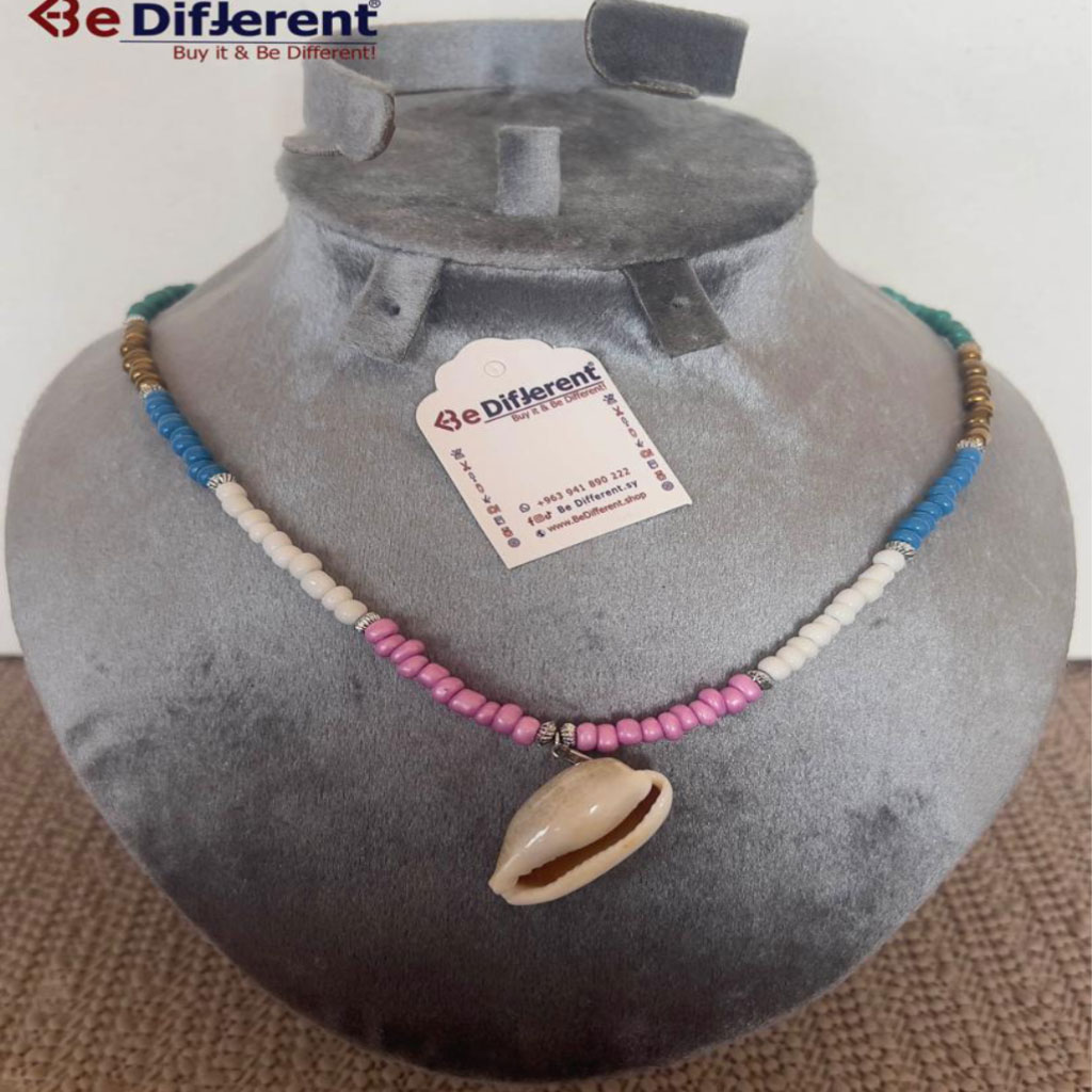 Be Different - Colored beads Necklace with Seashell
